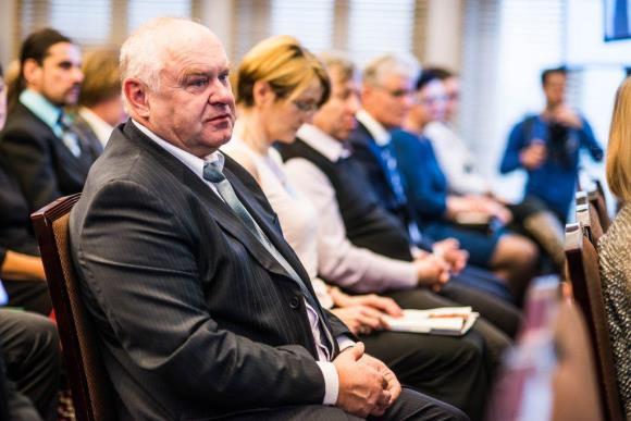 Prostřednictvím videozdravice účastníky rovněž uvítala Věra Jourová, evropská komisařka pro spravedlnost, ochranu spotřebitelů a otázky rovnosti pohlaví.