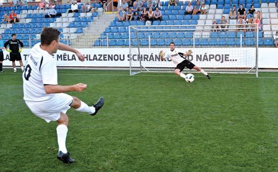 Každá oblast sestavuje svůj tým maximálně z 15 hráčů, kteří ve dvou skupinách budou bavit své fanoušky a diváky až do sedmé hodiny večerní, kdy je naplánováno