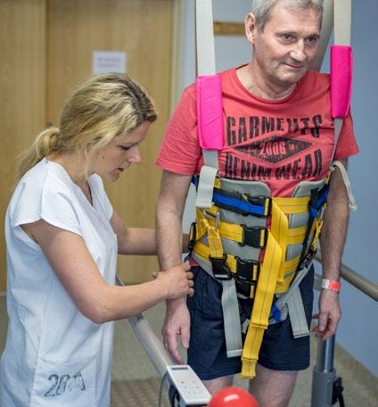 Aloise Krobota, Ph.D. se rehabilitační tým olomoucké nemocnice vypracoval mezi absolutní špičku. doc. MUDr. Alois Krobot, Ph.D. Narodil se v roce 194 a medicínu vystudoval na Lékařské fakultě Univerzity Palackého v Olomouci.