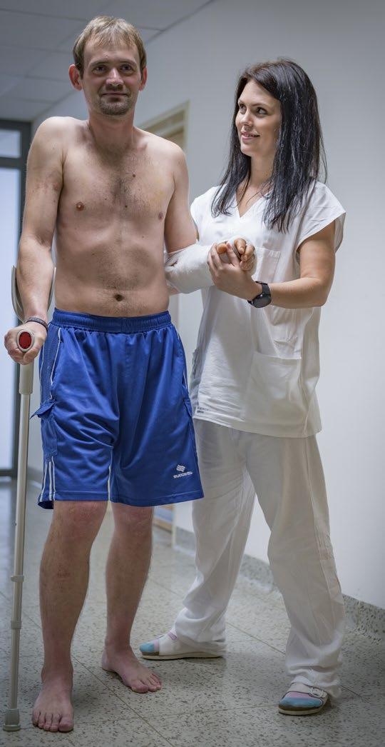 Tak například samostatně chodit by měl člověk do tří měsíců, šikovnost poškozené ruky a celé horní končetiny by se měla vrátit do jednoho roku a na obnovu mluvy se dávají až dva roky.