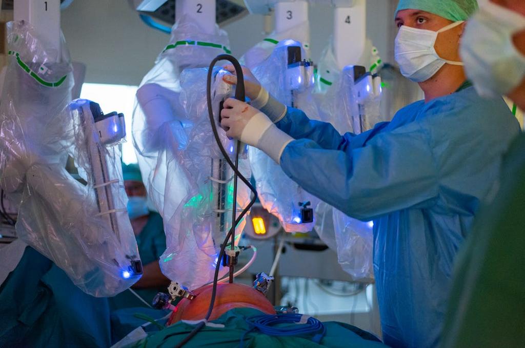 16 strana technika ve službách medicíny časopis fakultní nemocnice olomouc časopis fakultní nemocnice olomouc technika ve službách medicíny strana 17 DA VINCI ZACHRAŇUJE LIDSKÉ ŽIVOTY Již devátým