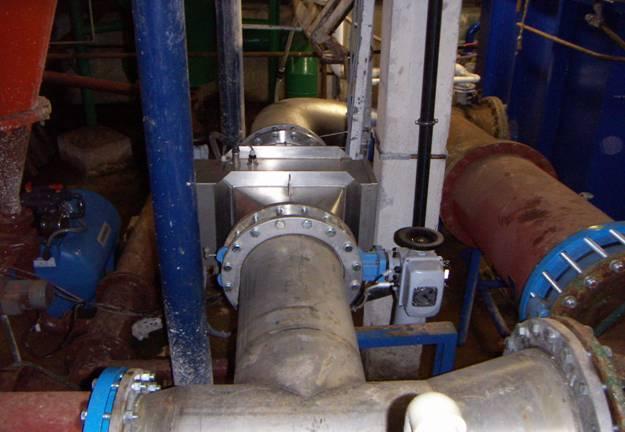ÚV Jirkov, KM 900 středotlaký zářič výkon zářiče 4 100W průtok: 240 L/s Spotřeba: 13,5 kw UV dávka: