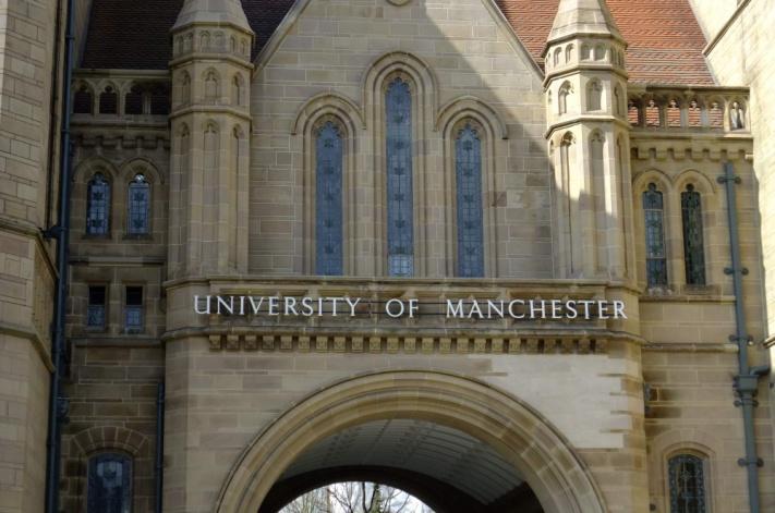ZAHRANIČNÍ PRACOVNÍ CESTA DO VELKÉ BRITÁNIE V dubnu 2013 byla realizována zahraniční pracovní cesta do Manchesteru na University of Manchester.