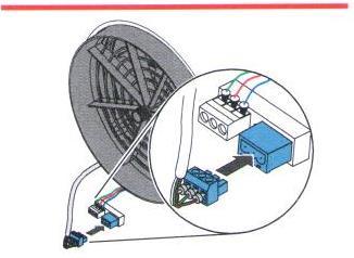 nejprve v první fázi otáček na mód odtahu vzduchu (šrouby na konektoru jsou viditelné). Díky tomuto zapojení, budete moci provést snadněji kontrolu větracího systému.