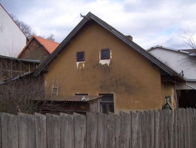 Aneţka domů nedorazila jiţ ve středu, ale její zmizení nahlásila matka aţ v pátek. Pouhá pasivita však nedokazuje spojitost s případem. Její bratr se ale také choval podivně.