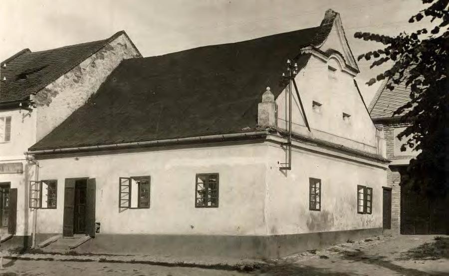 Poklad na Kamenné Téhož dne nalezl Jindřich Foltýn z Hrádku při orání na poli Kamenná hrnec grošů Jana Lucemburského a Karla IV. Ojedinělé kusy Václava II. a několik grošů míšenských.
