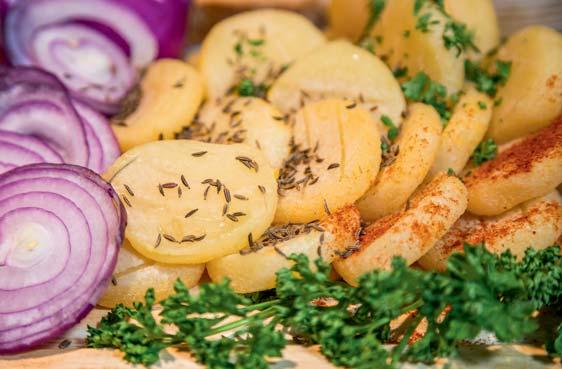 Olomouc do kapsy gastro a ubytování 58 Ochutnejte vyhlášenou olomouckou specialitu Olomoucké tvarůžky Nejslavnějším produktem místní kuchyně jsou Olomoucké tvarůžky.
