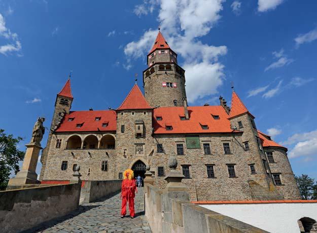 Olomouc do kapsy tipy na výlety 69 Hrad Bouzov 33 km Jeden z nejnavštěvovanějších a nejpůvabnějších hradů v České republice byl založen na počátku 14. století.