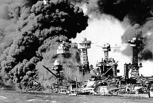 prosince 1941 přežili nečekaný japonský útok na americkou základnu Pearl Harbor na Havaji. Dvě hodiny pekla rozhodly o tom, že Spojené státy vstoupí do druhé světové války.
