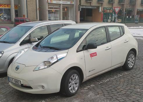 SERVIS Čekají na vás: MOUREK Plemeno: kočka evropská Pohlaví: kocour, kastrovaný Věk: asi 6 let Mourek moc kontaktní není a mazlení vyžaduje jen u člověka, kterého dobře zná.
