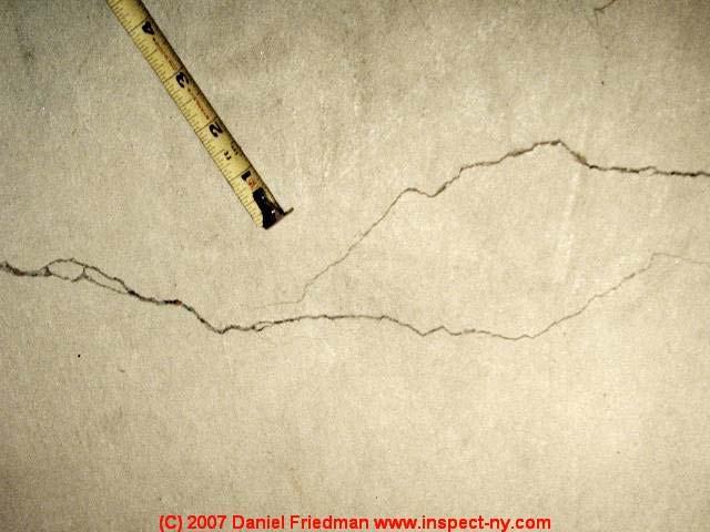 μm/m Vyšší obsah vody = větší smrštění Vyšší obsah cementu = větší smrštění uložený beton se musí