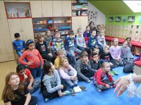 DIVADÉLKO LEONTÝNKA Dne 14.12. přijelo do družiny divadélko Leontýna. Divadlem prováděly dvě ženy.