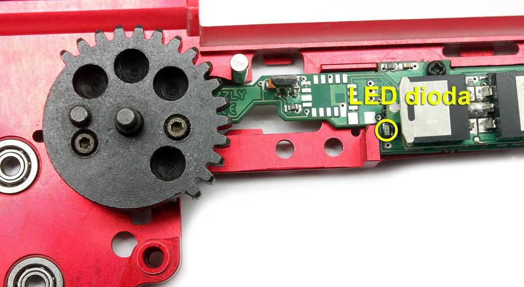 Obr.13: Pohyb pístového kola, magnet nad senzorem = LED dioda nesvítí 5.7.