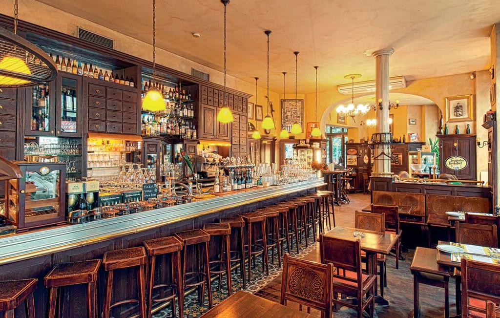 LES MOULES V obžerném odpoledni Belgická brasserie poskytuje představu, jak krásně by se dalo žít v Praze VALUE FOR MONEY HODNOCENÍ RESTAURACE Jídlo 45 bodů z 50 Servis 19 bodů z 20 Nápoje 10 bodů z
