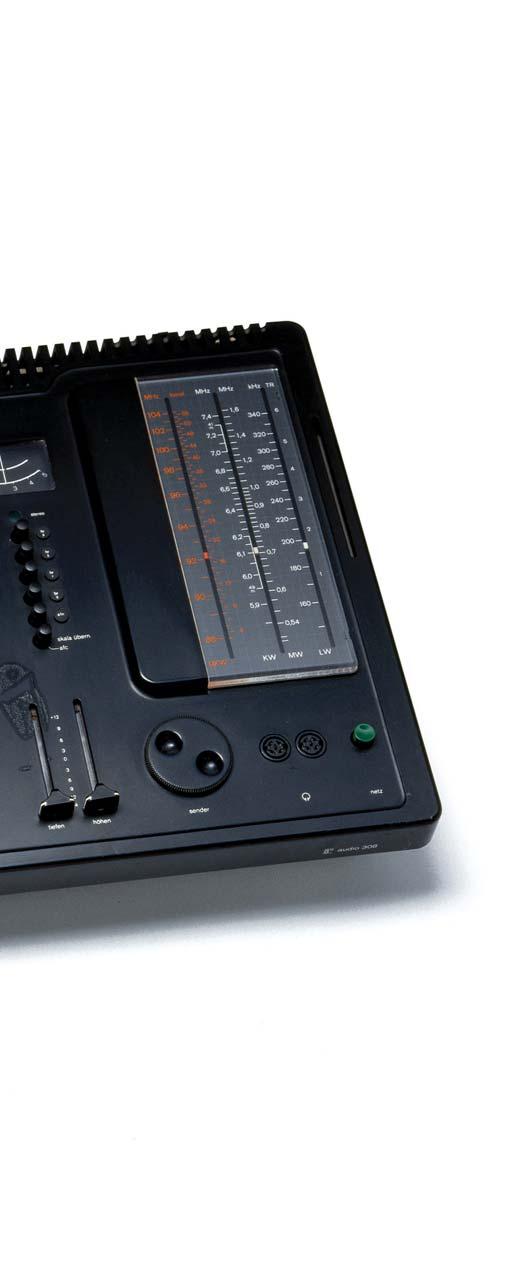 euro light STEREO MUSIC CENTRE. Přístroj značky Braun z roku 1973, konkrétně tento model Audio 308, vyjadřuje ve zkratce hlavní rysy designu z dílny Dietera Ramse.