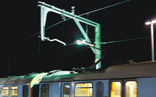 Elektrický oblouk/oblúk / Electric Arc / Lichtbogen / Arc électrique Izotermické plazma, katoda se vlivem silného elektrického proudu zahřívá a dochází k termoemisi elektronů