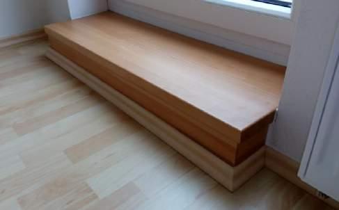 Vyrovnávací stupeň u balkonových dveří Dřevěný obklad nášlapu