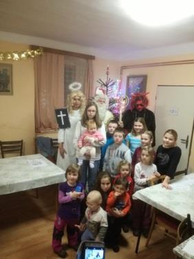 Při kladení věnců ke stému výročí státnosti v obci Kaliště, jsme se rozhodli najít důstojné místo a postavit pomník padlým z obou světových válek také v naší osadě, protože padlí z Býkovce dosud