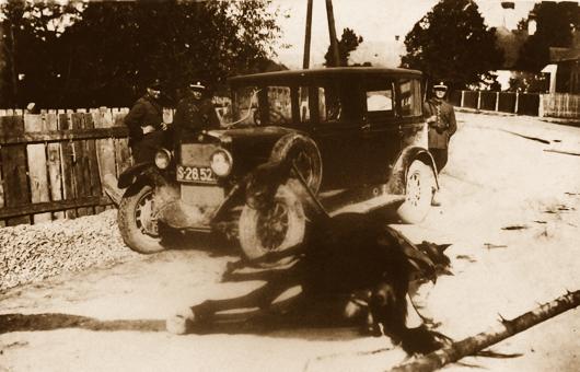 Velitelé cikánského tábora v Letech u Písku Petr Klinovský 35 kterou však zastaví události z března 1939, kdy na troskách Česko-Slovenska vzniká Protektorát Čechy a Morava a ze Slovenska se pod