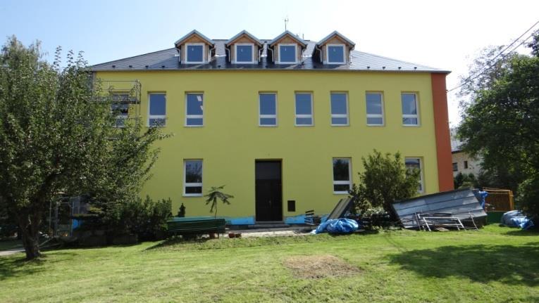 si vyzkoušelo na 100 dětí z obou škol. Všichni byli odměněni dobrotkami. Nemalé poděkování patří také paní Kubcové, která zakoupila pro děti bonbóny pro oba dva sportovní dny.