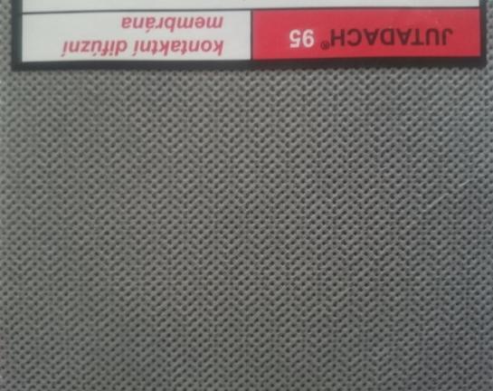 paropropustnostní. Uvnitř je zpevněna polyetylenovou armovací mřížkou zajišťující pevnost materiálu.