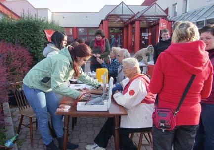ŘEŠÍME SOCIÁLNÍ PROBLÉMY SPOLEČNĚ Každý z nás se může ocitnout ve složité životní situaci, kdy bude potřebovat pro sebe nebo někoho blízkého pomoc v podobě některého typu sociální služby.