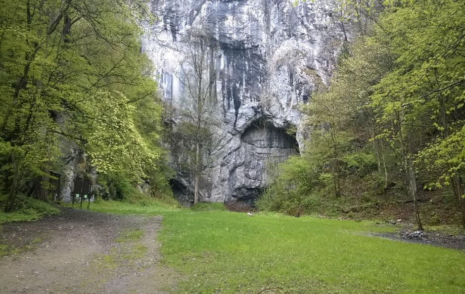 Pozoruhodná místa v oblasti krasu jsou propast Macocha, krasové kaňony Pustý a Suchý žleb, Amatérská jeskyně, která je zde se svými 40 km délky nejdelším jeskynním systémem v ČR nebo také systém