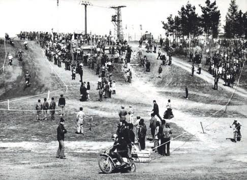 Motokrosové závody na Vinohrádkách (1974) Vinohrádky