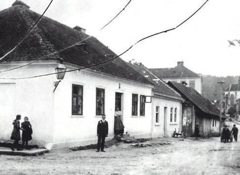 Nároží ulic Hálkova a Bezručova Nároží ulic Hálkova a