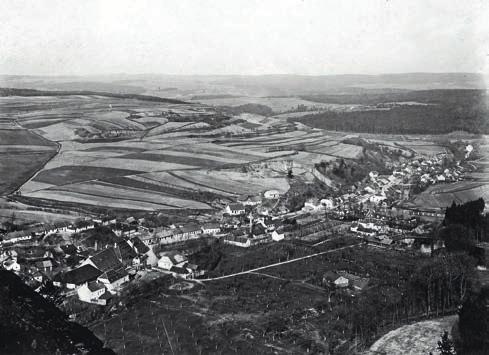Pohled z vyhlídky na městskou část Bělá (kolem roku 1900) leden 1.