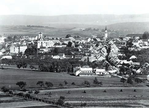 Pohled z Rovné na ulici Bílkovu, v popředí městská