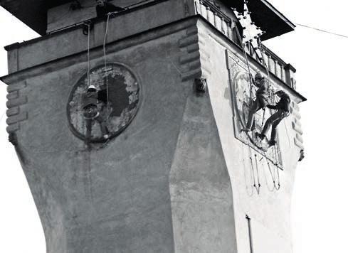 Oprava hodin na radniční věži (1977) Oprava radniční věže a