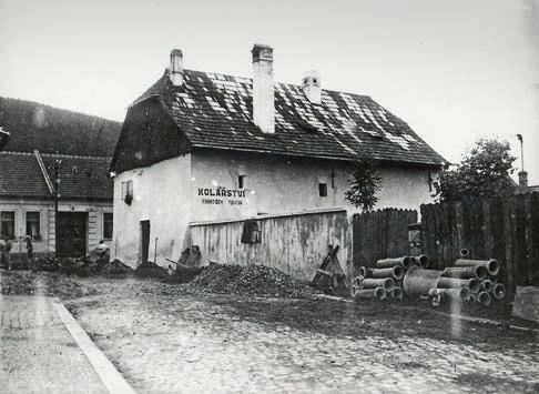 Kolářství na křižovatce ulic Bílkova a Slovákova (30.
