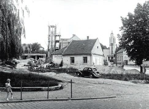 Křižovatka u pošty, stavba budovy pošty (1959 1960)