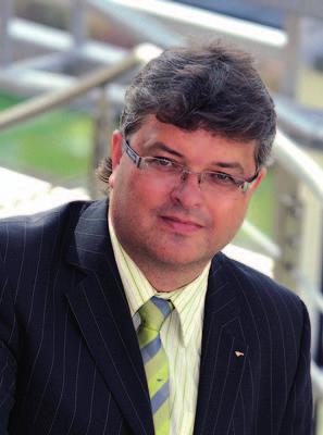 ROZVOJ INFORMAČNÍCH TECHNOLOGIÍ V oblasti informačních technologií byl rok 2009 především ve znamení úsilí o smysluplné nastavení výzev z Integrovaného operačního programu na rozvoj egovernmentu.