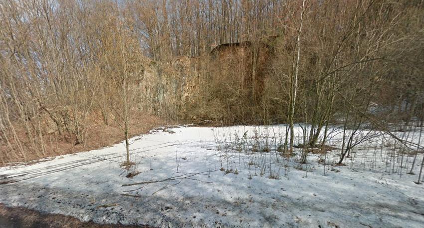 V nedávné době byl lom předělán na arboretum. V zájmové oblasti asi 150 m západně od sanatoria se nachází bývalý lom pískovcový.