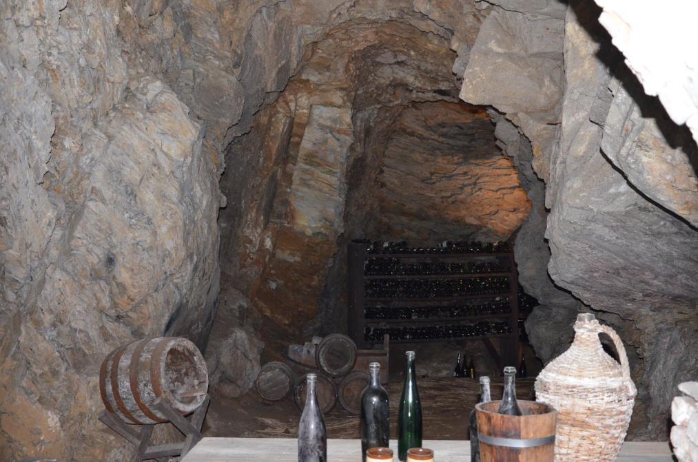 Obr. 31. Pohled shora na areál hradu (zdroj: www.sovinec.cz, 2014) Dutina č.