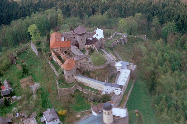 , 2009). Podle výzkumu speleologické skupiny se jedná o vytesanou štolu. Její vchod se nachází na 5.