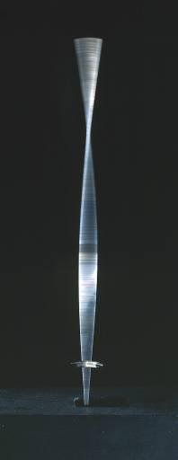 3. Gabo, N., Kinetická konstrukce, 1919-1920 4. Duchamp, M., Rotační disky, 1925 Cílem této práce není sledovat stroj pouze z hlediska jeho největšího poslání, tudíţ výroby a usnadnění lidské práce.