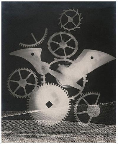 František Kupka, průkopník abstraktní malby, vytvořil ve třicátých letech řadu mechanických realizací.