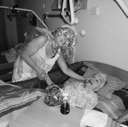 Masek bylo požehnaně a tak vyrazily na masopustní rej po Domově, pozdravit