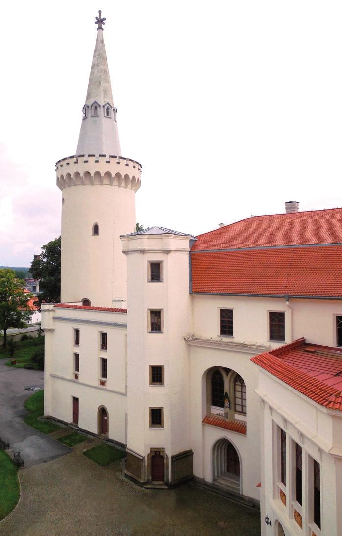 Bor 1 Rozloha MPZ _ 56 ha Počet památek _ 14 (z toho 9 v MPZ) Zámek, původně vodní gotický hrad, je připomínán již roku 1263. Jeho dominantou je válcová věž s třímetrovým zdivem.