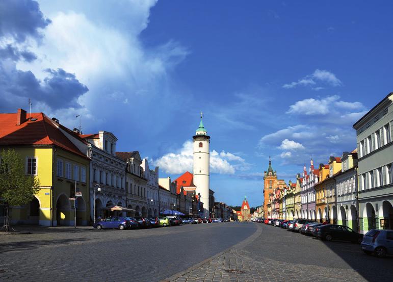 Domažlice 2 Rozloha MPR _ 18,02 ha Počet památek _ 97 (z toho 82 v MPR) Domažlice (430 m n. m.), malebné město při česko-německé hranici, založené kolem roku 1265 Přemyslem Otakarem II.