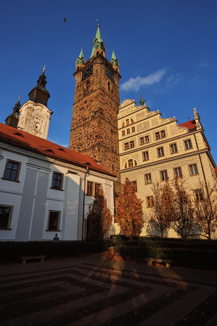 Klatovy 6 Rozloha MPZ _ 34 ha Počet památek _ 82 (z toho 70 v MPZ) Klatovy jsou v počtu obyvatel druhým největším městem Plzeňského kraje. Město založil český král Přemysl Otakar II. okolo roku 1260.