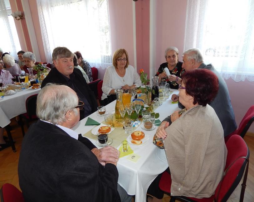 ŘÍJEN 2016 06.10.2016 - VINOBRANÍ Dne 06.10.2016 se v KD Muglinov uskutečnila akce pod názvem Vinobraní.