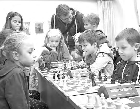 2. června 2017 SPORT strana 15 Petr Dulava získal mistrovský titul v hokejbalu Spolu s týmem jej věnoval Liboru Topolánkovi Sedmadvacetiletý vsetínský rodák, odchovanec zdejšího hokejbalu Petr