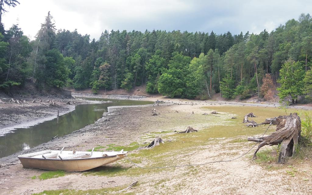 Předložené grafy znázorňují vývoj zásob sněhu v jednotlivých zimách od roku 197 pro povodí Labe po profil Přelouč (obr. 2.2-1), povodí vodních děl Lipno (obr. 2.2-2), Orlík (obr. 2.2-3) a Nechranice (obr.