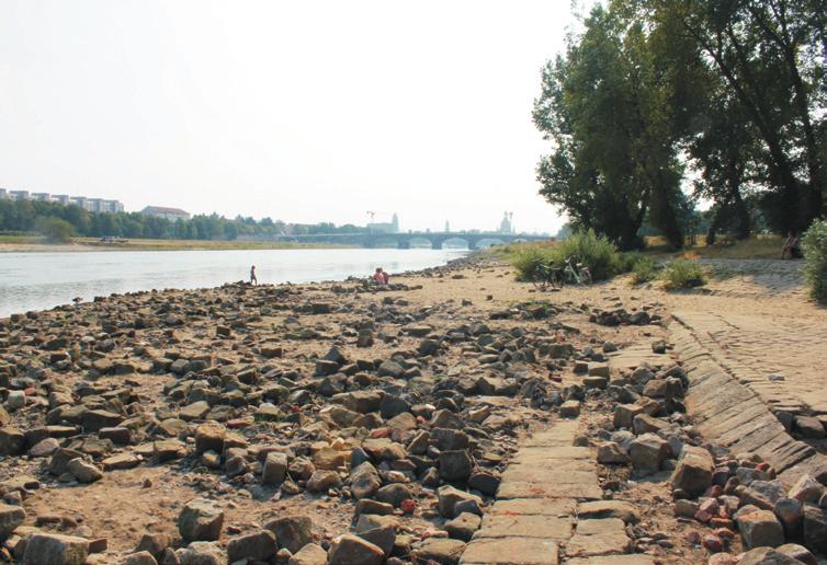 labe Drážďany labe Torgau 12 12 1 průtok Qa 1 průtok Qa Qmin Qmin 8 Q355d 8 Q355d průtok [m 3.s -1 ] 6 průtok [m 3.s -1 ] 6 4 4 2 2 1.11.14 1.12.14 1.1.15 1.2.15 1.3.15 1.4.15 1.5.15 1.6.15 1.7.15 1.8.15 1.9.