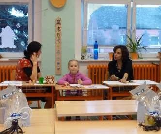 Základní škola a Mateøská škola. Škola žije intenzívním sportovním životem. Plavecký výcvik. V mìsíci únoru zaèal plavecký výcvik žákù 1.-3. tøídy, na který se dìti vždy velmi tìší.