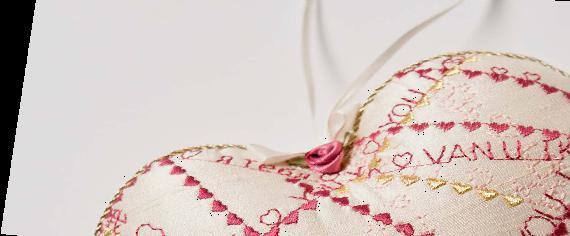 Sto nevšedních a nových designů šití Innov-is V7 je plný spoustou nových